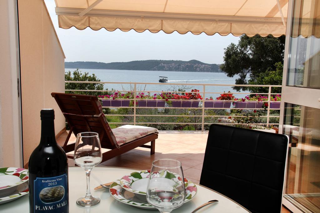 Gem Of The Sea Luxury Beach Apartment With Brand New Heating Infinity Pool Trogir Exterior photo