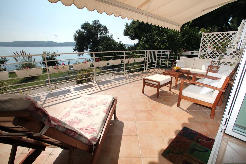Gem Of The Sea Luxury Beach Apartment With Brand New Heating Infinity Pool Trogir Exterior photo