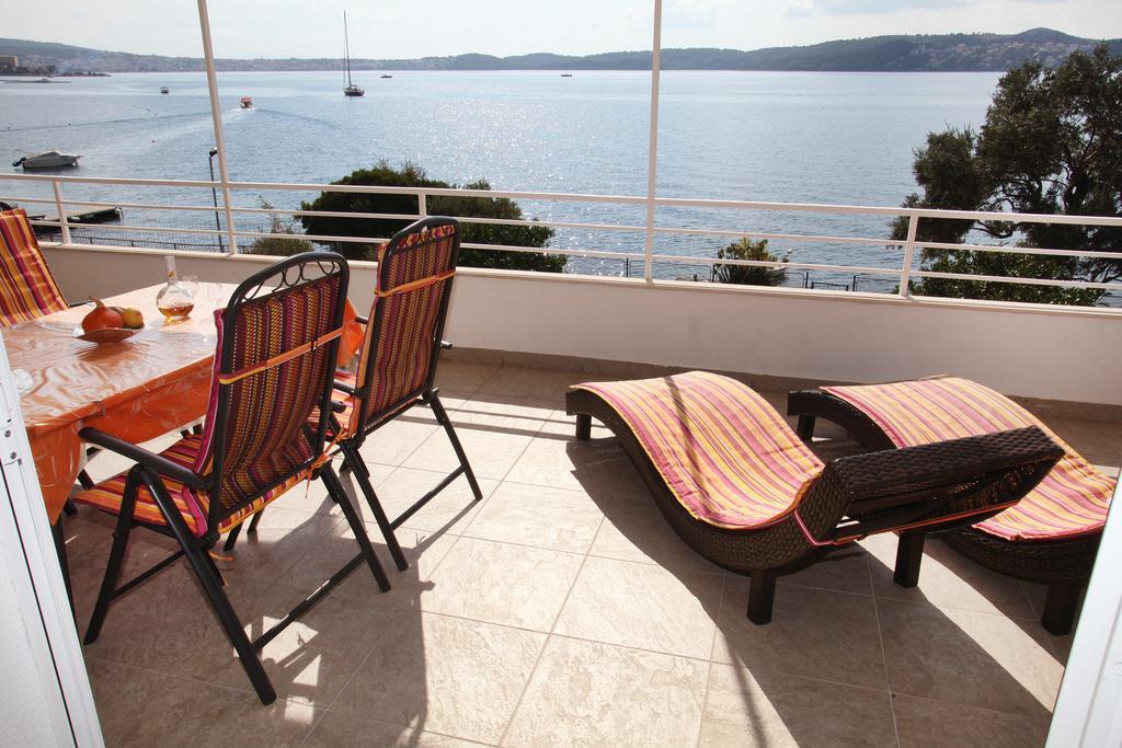 Gem Of The Sea Luxury Beach Apartment With Brand New Heating Infinity Pool Trogir Exterior photo