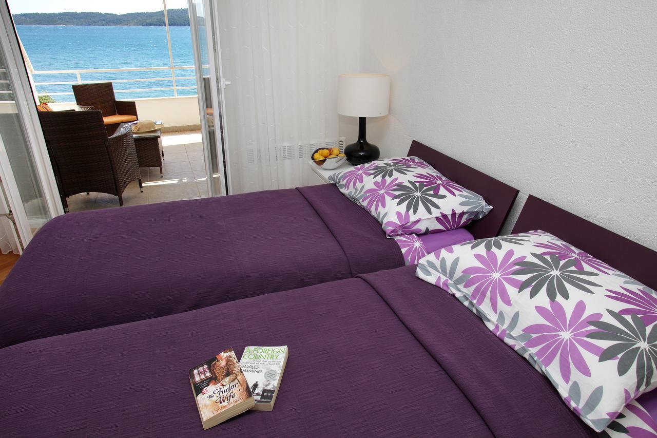 Gem Of The Sea Luxury Beach Apartment With Brand New Heating Infinity Pool Trogir Exterior photo