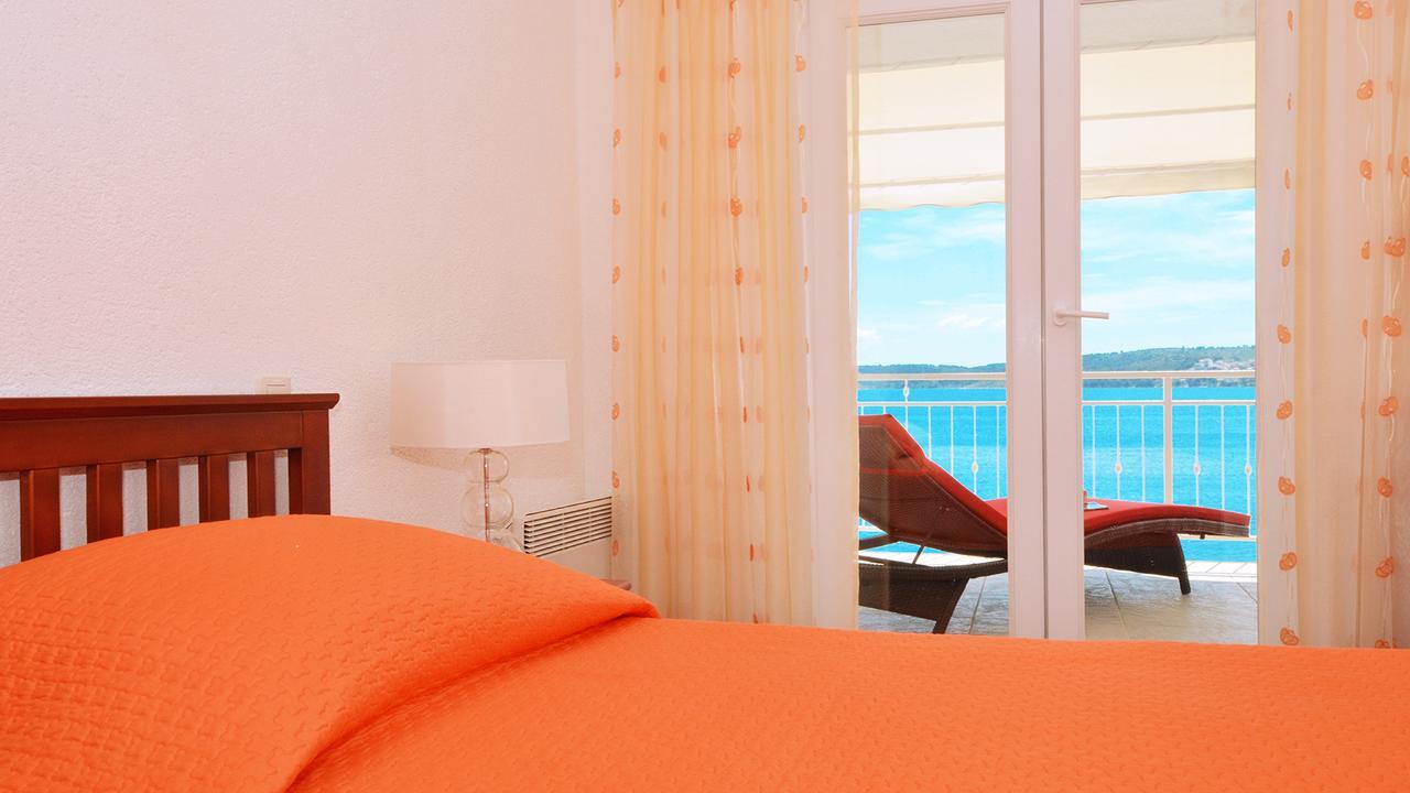 Gem Of The Sea Luxury Beach Apartment With Brand New Heating Infinity Pool Trogir Exterior photo