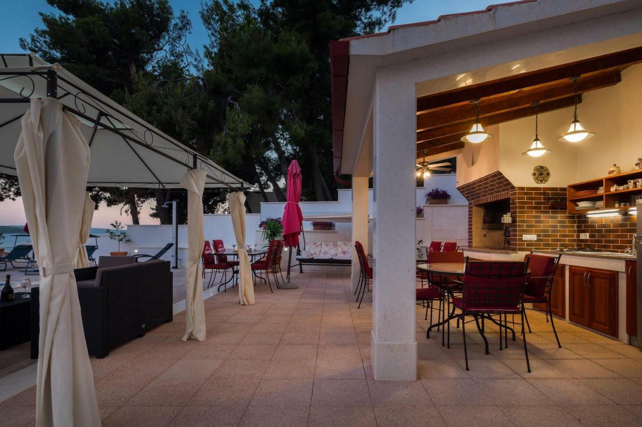 Gem Of The Sea Luxury Beach Apartment With Brand New Heating Infinity Pool Trogir Exterior photo