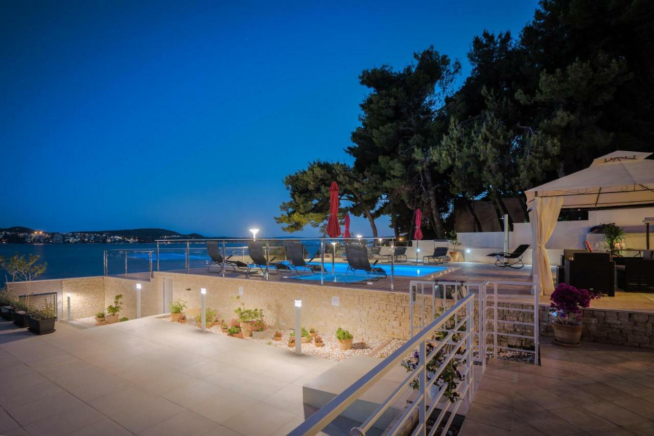 Gem Of The Sea Luxury Beach Apartment With Brand New Heating Infinity Pool Trogir Exterior photo