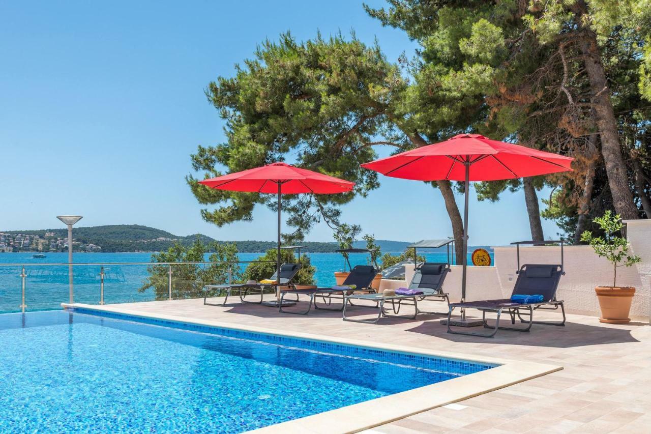 Gem Of The Sea Luxury Beach Apartment With Brand New Heating Infinity Pool Trogir Exterior photo