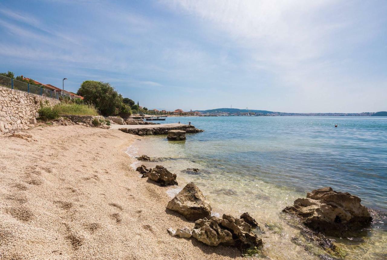 Gem Of The Sea Luxury Beach Apartment With Brand New Heating Infinity Pool Trogir Exterior photo