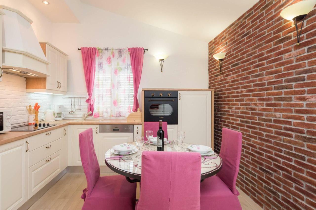 Gem Of The Sea Luxury Beach Apartment With Brand New Heating Infinity Pool Trogir Exterior photo