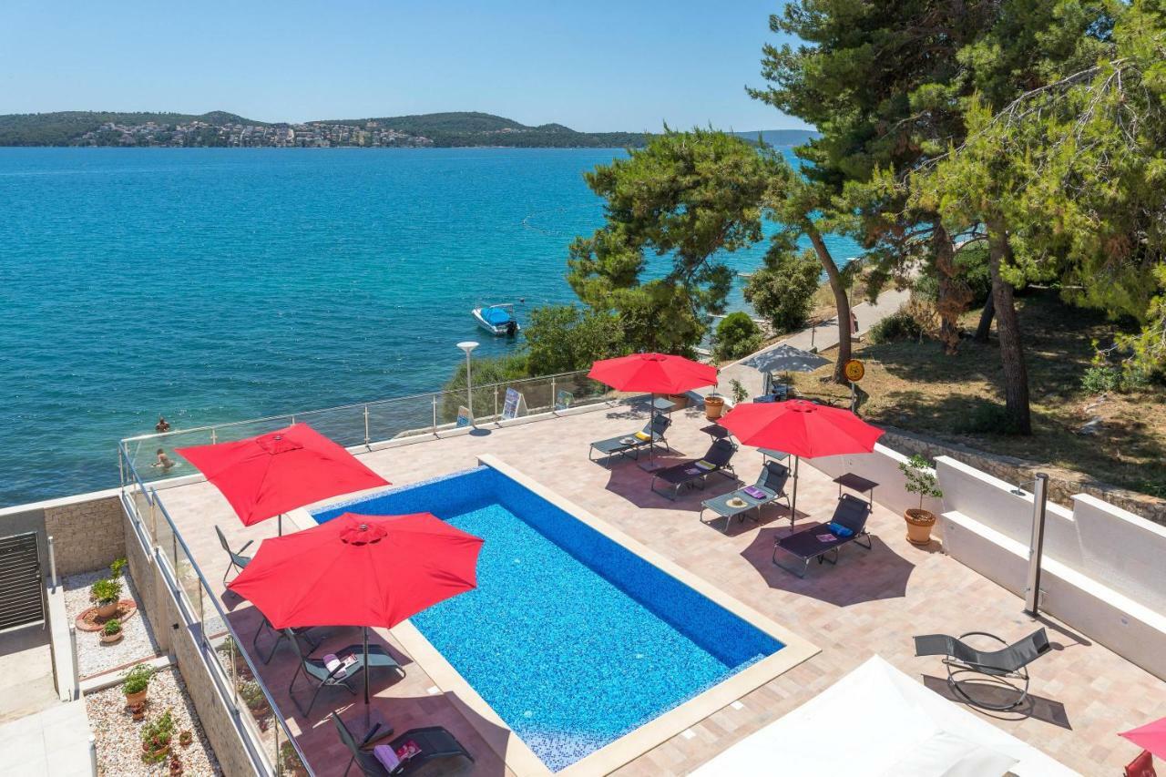 Gem Of The Sea Luxury Beach Apartment With Brand New Heating Infinity Pool Trogir Exterior photo