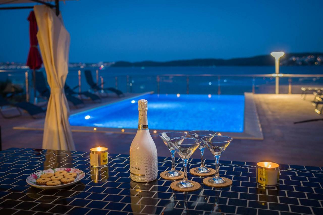 Gem Of The Sea Luxury Beach Apartment With Brand New Heating Infinity Pool Trogir Exterior photo