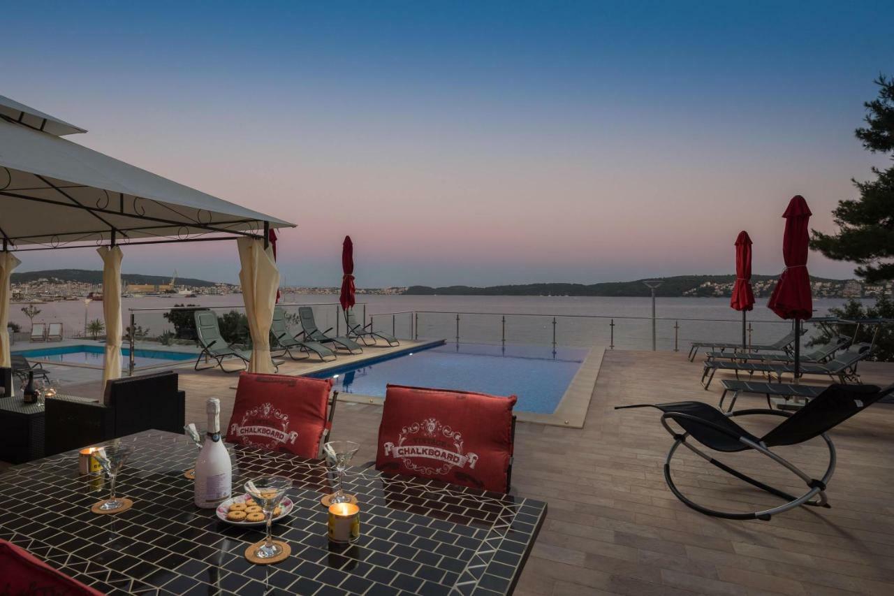 Gem Of The Sea Luxury Beach Apartment With Brand New Heating Infinity Pool Trogir Exterior photo