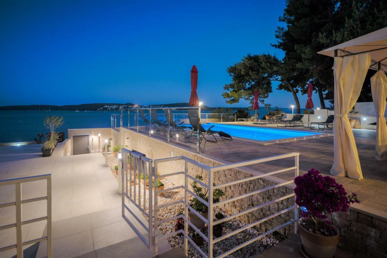 Gem Of The Sea Luxury Beach Apartment With Brand New Heating Infinity Pool Trogir Exterior photo